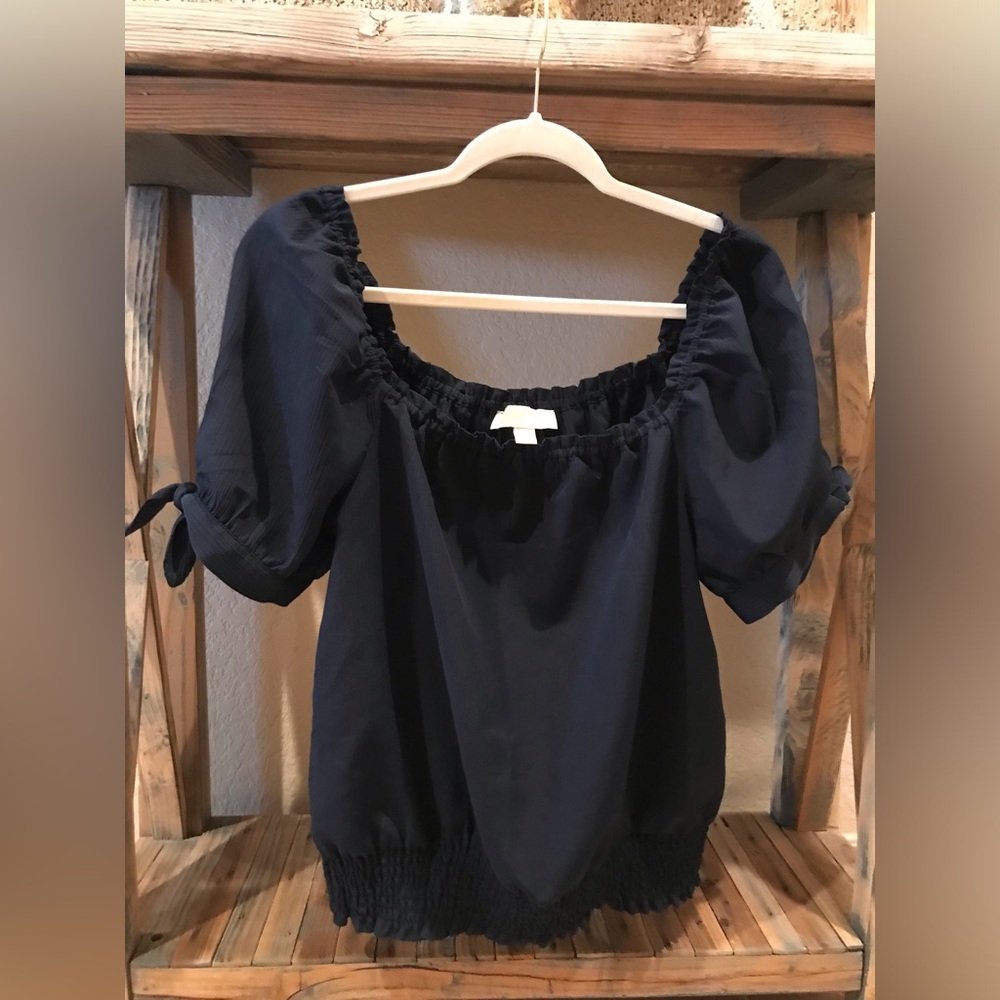 *Michael Kors* Neutral Tops Bundle of 3: Blue (M) & X2 Black (L) - Picture 3 of 16